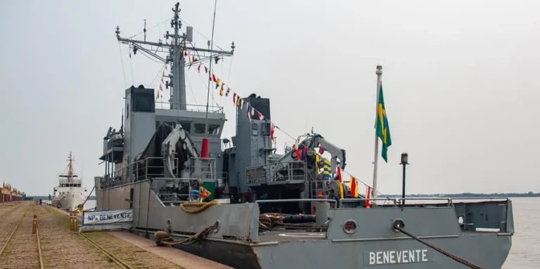 Navios da Marinha podem ser visitados até este domingo no Cais Mauá, em Porto Alegre