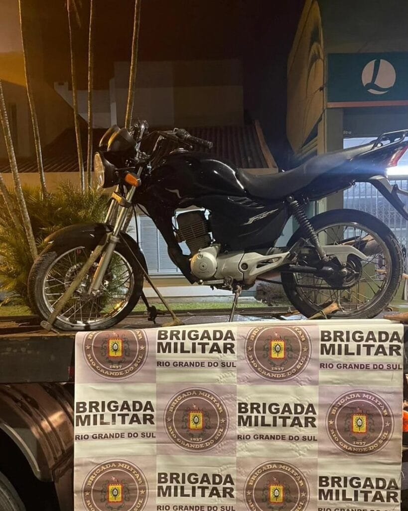 BM prende dupla, apreende adolescente por tráfico e recupera motocicleta em Osório 1 458147021 7864376256994033 988118867549850343 n