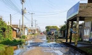 Buracos dificultam trânsito na Avenida Nordeste em Tramandaí