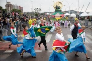 Desfile Farroupilha movimenta a manhã desta Sexta-feira em Porto Alegre