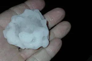 Moradores registram chuva com granizo no sul do RS e no Litoral; veja fotos