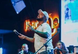 ARLINDINHO CRUZ É ATRAÇÃO DO SUPERBAR ‘PRAÇA A’ EM TODOS OS DOMINGOS DO MÊS DE OUTUBRO