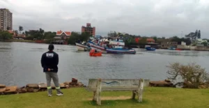 Acidente com embarcações, em banco de areia, deixa uma vítima em Torres