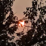 Sol “avermelhado” chama atenção em Porto Alegre