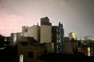 Porto Alegre tem bloqueios no trânsito e semáforos fora de operação após chuva