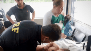 PRF salva bebê que caiu em piscina na cidade de Montenegro