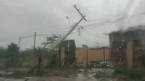 MICROEXPLOSÃO COM VENTO DESTRUTIVO ATINGE CIDADE DA METADE SUL GAÚCHA