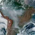 FUMAÇA DE QUEIMADAS COBRE ENORME ÁREA DO BRASIL