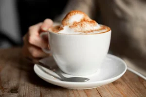 A melhor receita fácil de cappuccino para fazer em casa