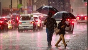Chuva forte e ventos de até 90 km/h atingem o RS nesta Quinta-feira