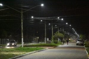 MAIS DE 70% DAS RUAS DA CIDADE DE IMBÉ JÁ RECEBERAM ILUMINAÇÃO DE LED