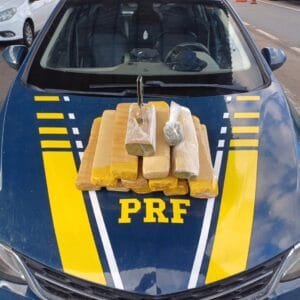 PRF prende traficante com mais de 12 quilos de maconha em Osório