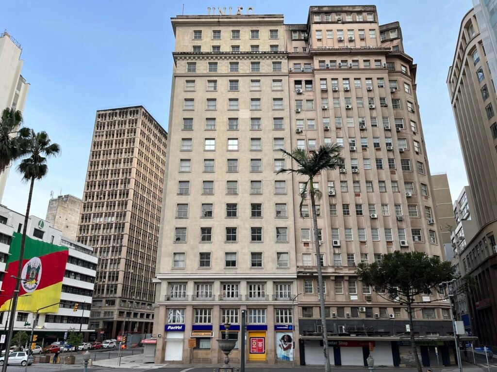 Hotel reaberto em Porto Alegre já foi o mais requintado do RS