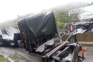 Em depoimento, motorista de carreta que atingiu van de atletas afirma que acidente foi causado por falha mecânica