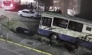 Mãe de menino de três anos abandonado pelo pai em ônibus é encontrada morta em Porto Alegre