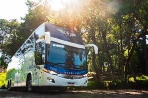 Viagens de ônibus se apresentam como opção segura e vantajosa para aproveitar a Oktoberfest, no Vale do Itajaí