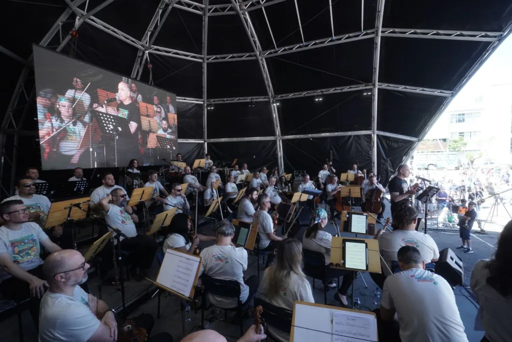 Orquestra e Asdrubal Falavigna vice reitor UCS 1024x685 1