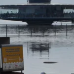 GUAÍBA SOBE E ATINGE COTA DE ATENÇÃO EM PORTO ALEGRE