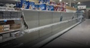 Furacão Milton se aproxima da Flórida e moradores esvaziam supermercados. Veja vídeo