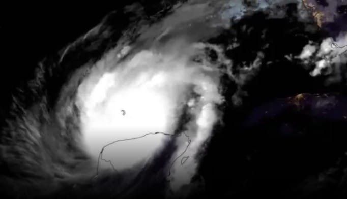 Furacão Milton se aproxima da Flórida e moradores esvaziam supermercados. Veja vídeo 2 Screenshot 3 1