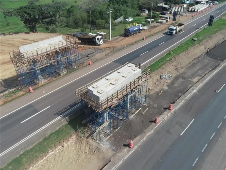 Novo viaduto da BR-101 terá içamento de vigas em Três Forquilhas (RS)