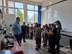 Programa Portas Abertas, da Corsan, mostra etapas do tratamento da água a estudantes
