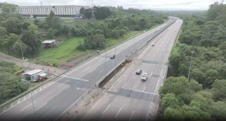 Obras de manutenção afunilam faixas na Freeway, na estrutura sobre a RS-118, em Gravataí