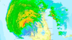 FURACÃO MILTON TOCA TERRA NA FLÓRIDA COM VENTO ACIMA DE 200 KM/H