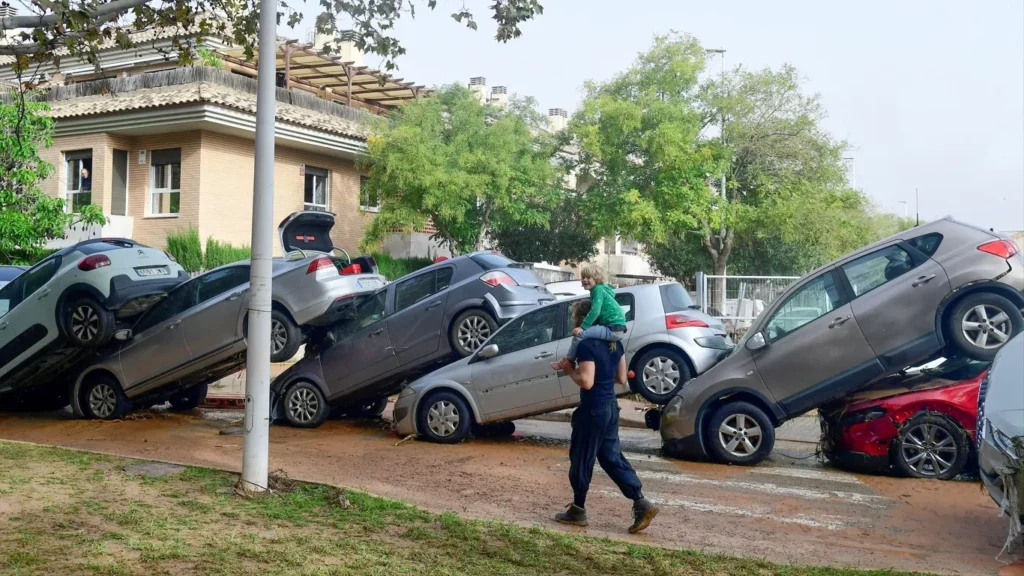 CHUVA DE UM ANO EM HORAS PROVOCA CATÁSTROFE NA ESPANHA 1 valencia2
