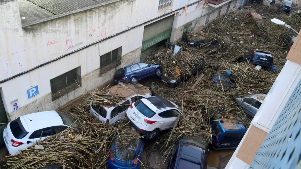 CHUVA DE UM ANO EM HORAS PROVOCA CATÁSTROFE NA ESPANHA 2 valencia3