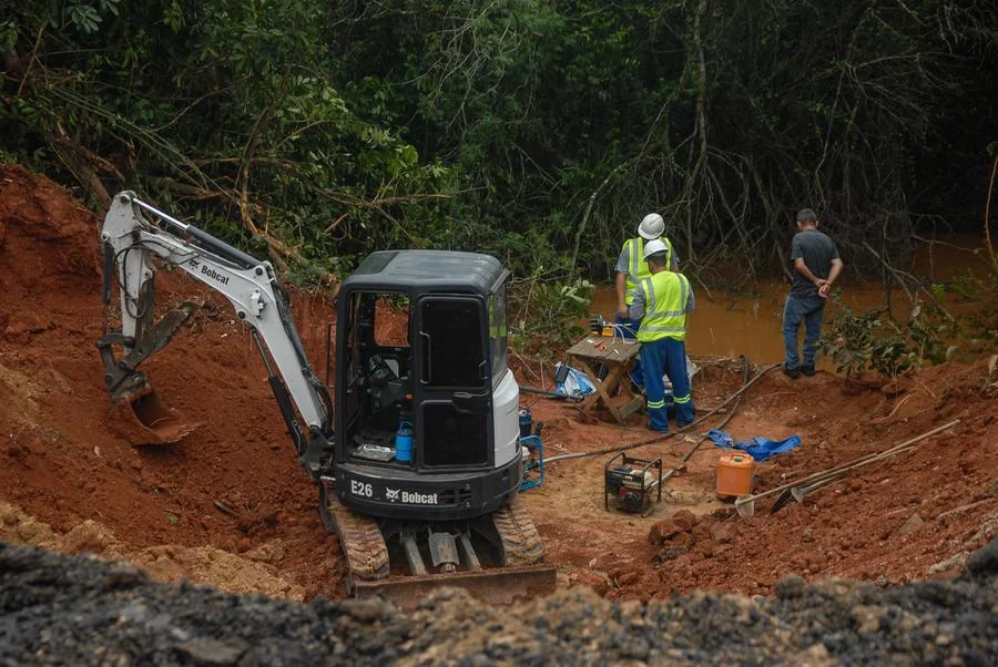 CCR ViaSul cava até oito metros de profundidade para encontrar canal danificado na freeway 5 19112024 buraco glorinha 2225