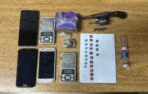 Dupla é presa em Osório por roubo, tráfico de drogas e posse irregular de arma