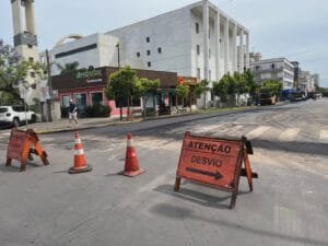 Comerciantes “ficam na bronca” com período de obras na Rua Marechal Floriano Peixoto em Osório