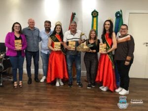 Prefeitura de Tramandaí recebe a corte da 11ª Festa Nacional do Abacaxi de Terra de Areia 