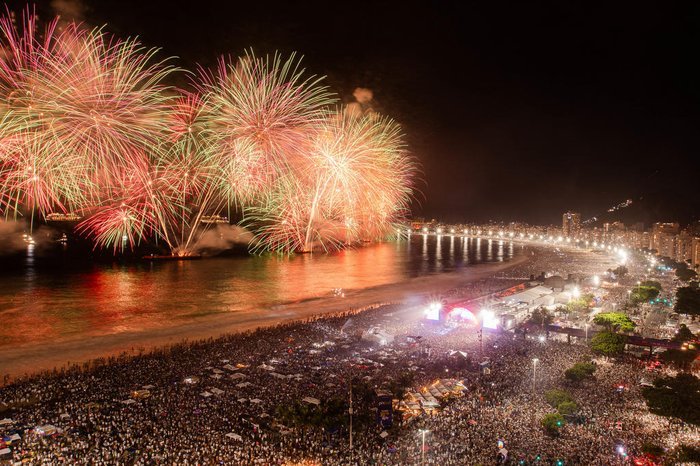 Réveillon em Copacabana terá estreia de palco gospel, Anitta, Ivete, Caetano e Bethânia