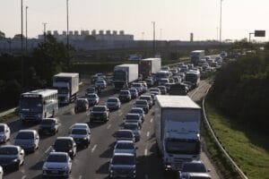 Siga ao vivo as últimas informações do trânsito no retorno do Litoral Norte