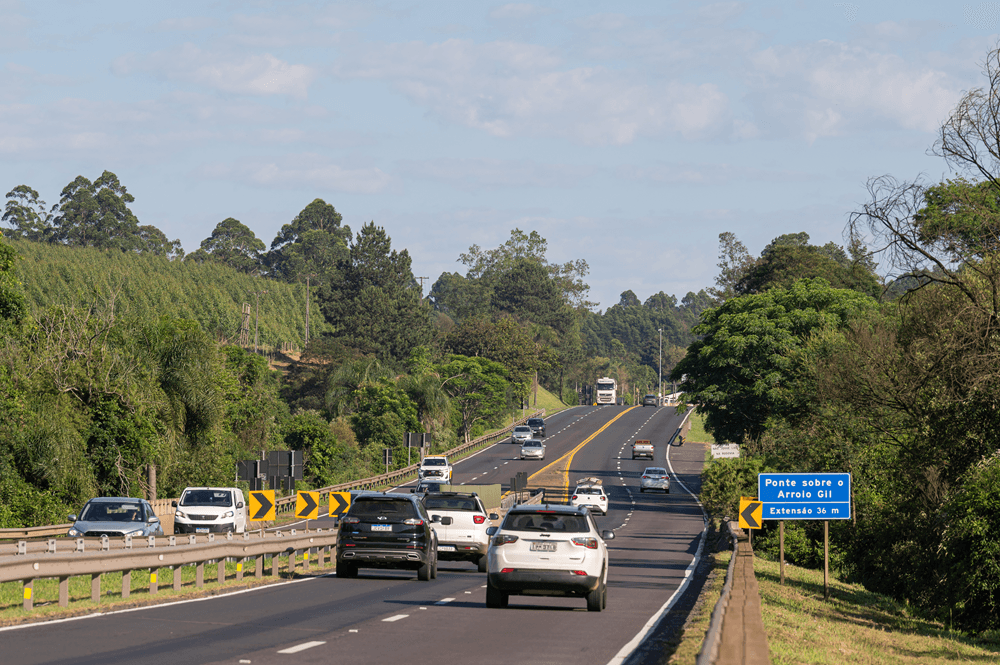 CCR ViaSul informa que cerca de 975 mil veículos deverão trafegar por suas rodovias