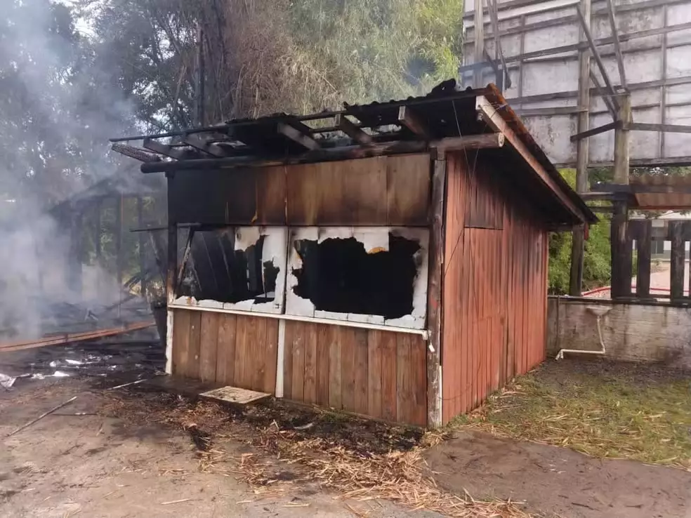 Casa-incendiada-do-autor-do-atentado-em-SC-Foto-CBMSC Home