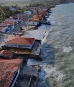 Baía da Traição (PB) decreta estado de calamidade por erosão e avanço do mar. Assista o vídeo
