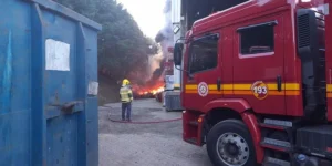 Incêndio destrói empresa de reciclagem em Cachoeirinha