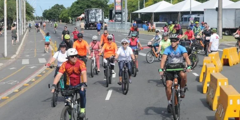 Pedalada alerta sobre escassez de estoques para doação de sangue em Porto Alegre