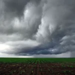 Frente fria provoca chuva em parte do RS neste Dia de Finados