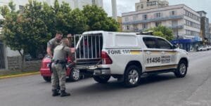 Vítima persegue ladrão, e homem é preso por furto de celulares em veículo em Osório