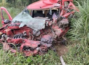 Homem bate na esposa com pedaço de pau e morre em acidente durante fuga