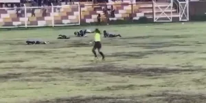 Vídeo: Jogador de futebol morre após ser atingido por raio durante jogo no Peru