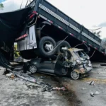 Acidente entre carreta, ônibus e carro deixa mais de 30 mortos em Minas Gerais