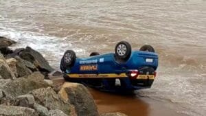 Aluna confunde pedais e carro de autoescola cai no mar em Itapemirim, ES. Veja o vídeo