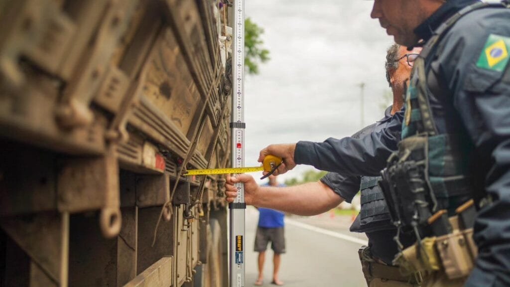 PRF-RS realiza 30ª edição da Operação Temática de Fiscalização de Pesos e Dimensões (OTEPED) 3 469505127 8513267782104874 8029367041586962783 n