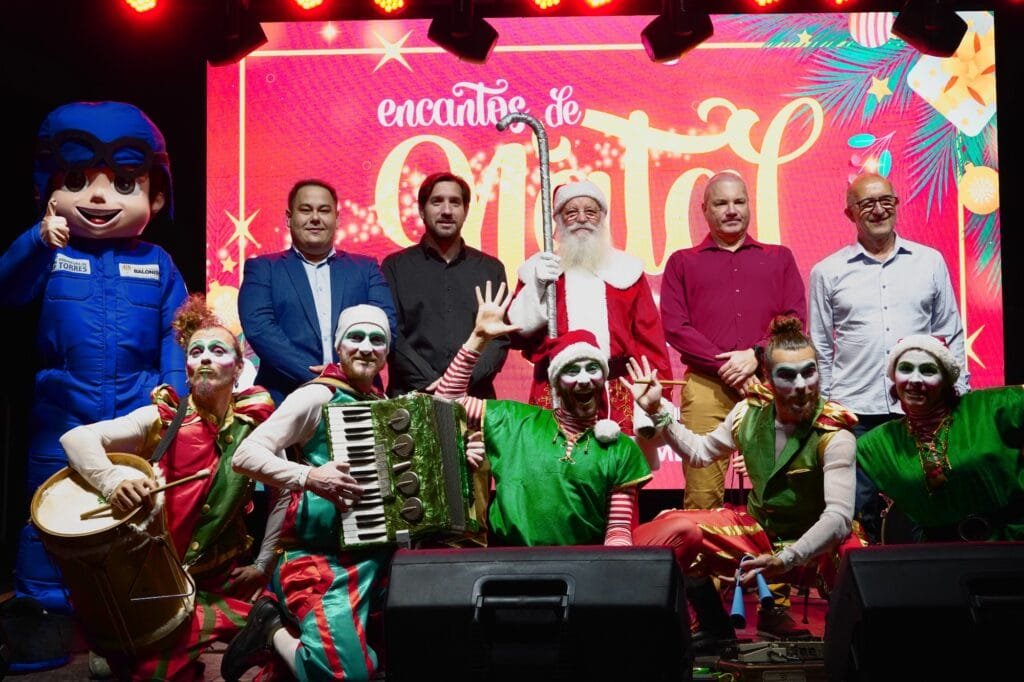 Nesse Sábado a Magia de Natal invadiu a cidade de Torres no Palco de Natal, ao lado da Praça XV 6 469809829 1015140120648112 5898489464557025614 n