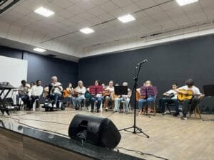 Apresentações dos alunos das oficinas de violão na Casa de Cultura Érico Veríssimo em Capão da Canoa